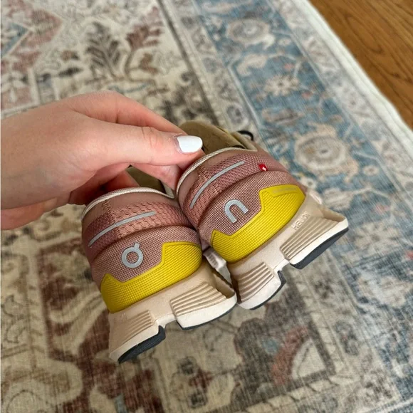 On Running Athletic Shoes Beige Interior Lightweight Design - Picture 11 of 13